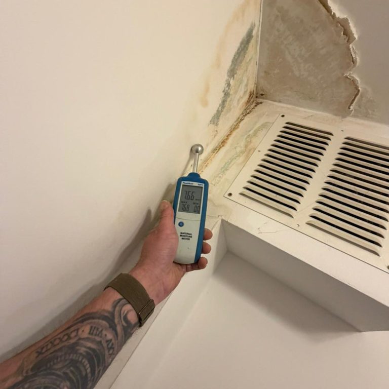feuchtemessung-badezimmer-friedberg Feuchtemessung an einer Badezimmerwand in Friedberg