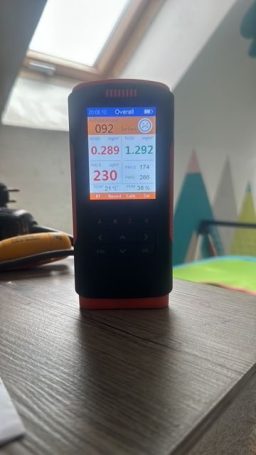 Partikelmessung zur Beurteilung der Luftqualität und möglicher Staubbelastungen. Partikelmesser zur Kontrolle von Schweb- und Feinstaubpartikeln in der Raumluft.