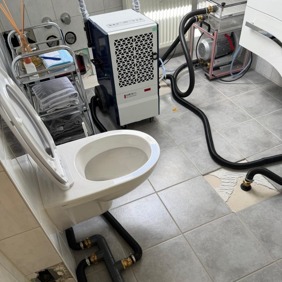 Kondenstrockner und Dämmschichttrocknung bei der technischen Trocknung nach Wasserschaden